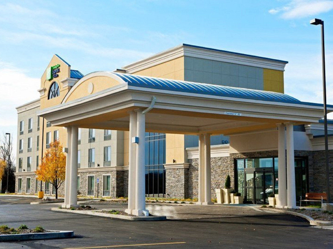 Holiday Inn Express & Suites Batavia - Darien Lake By IHG主图