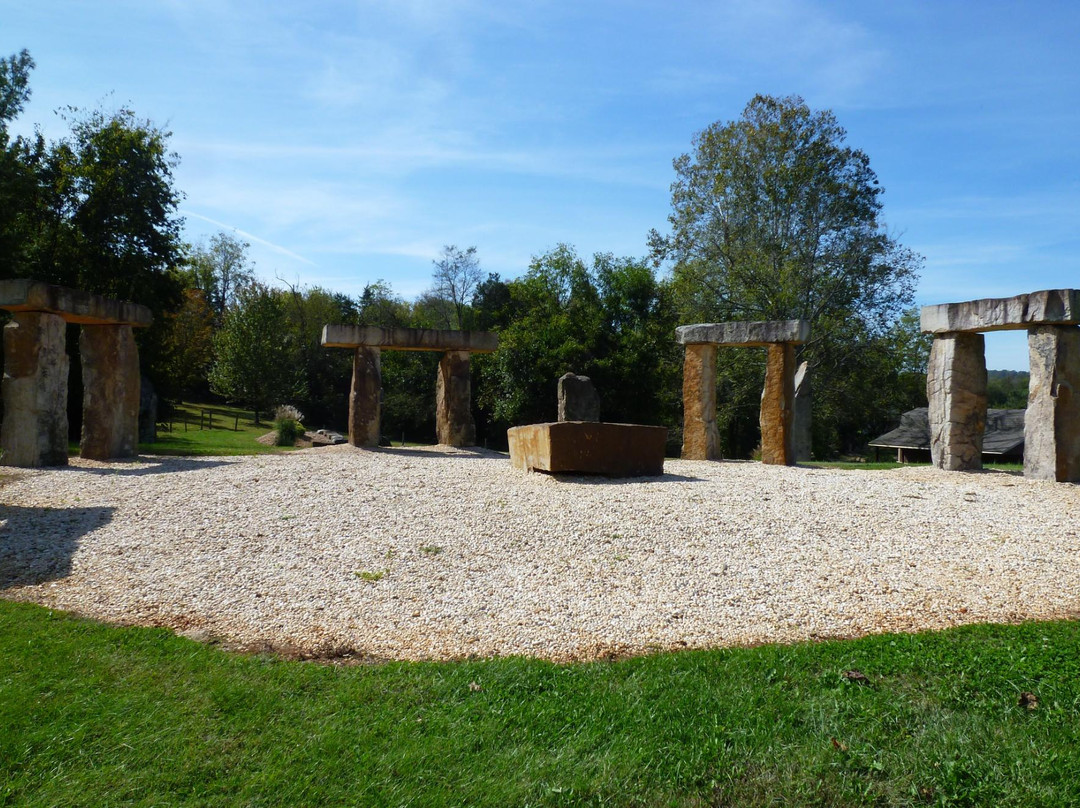 Munfordville旅游景点-Kentucky's Stonehenge