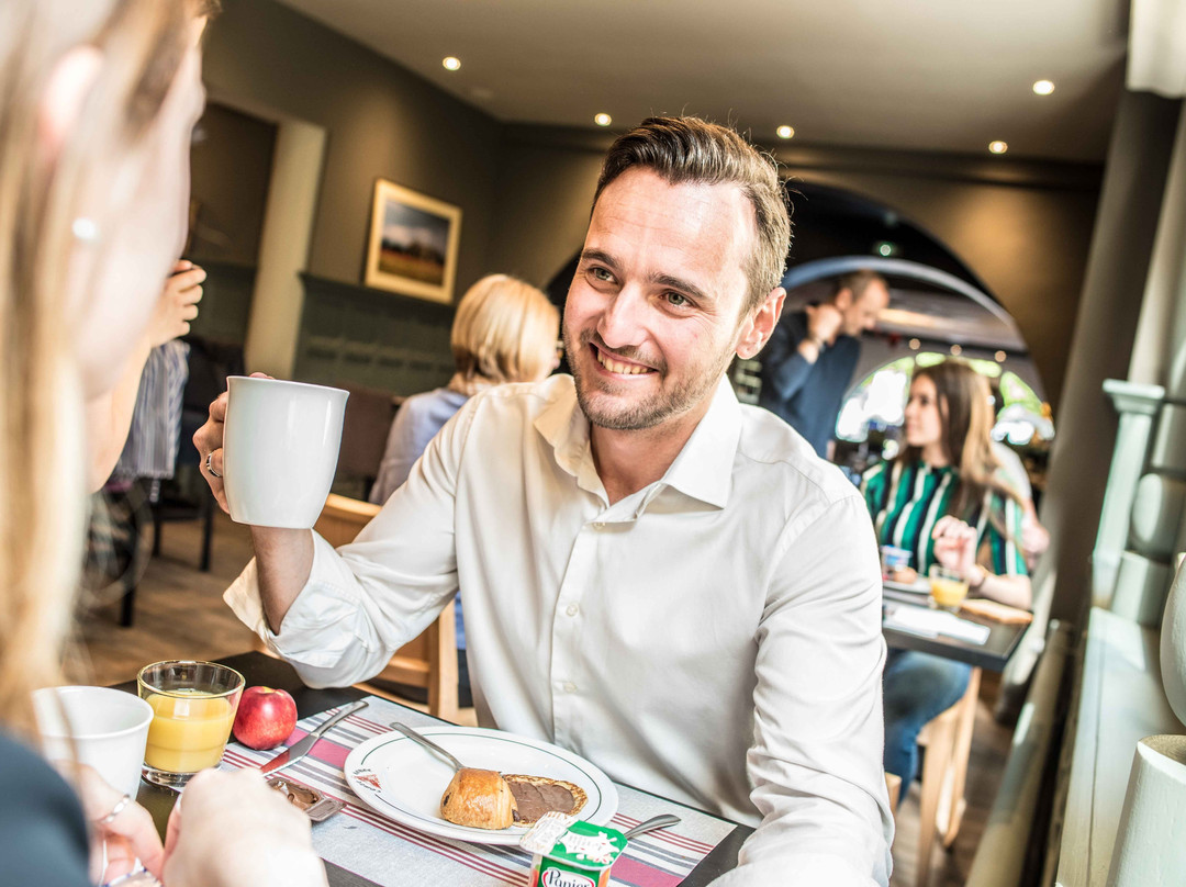 红色伯爵酒店主图