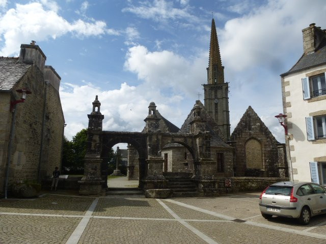 Eglise Saint-Yves de Plouneour-Menez景点图片