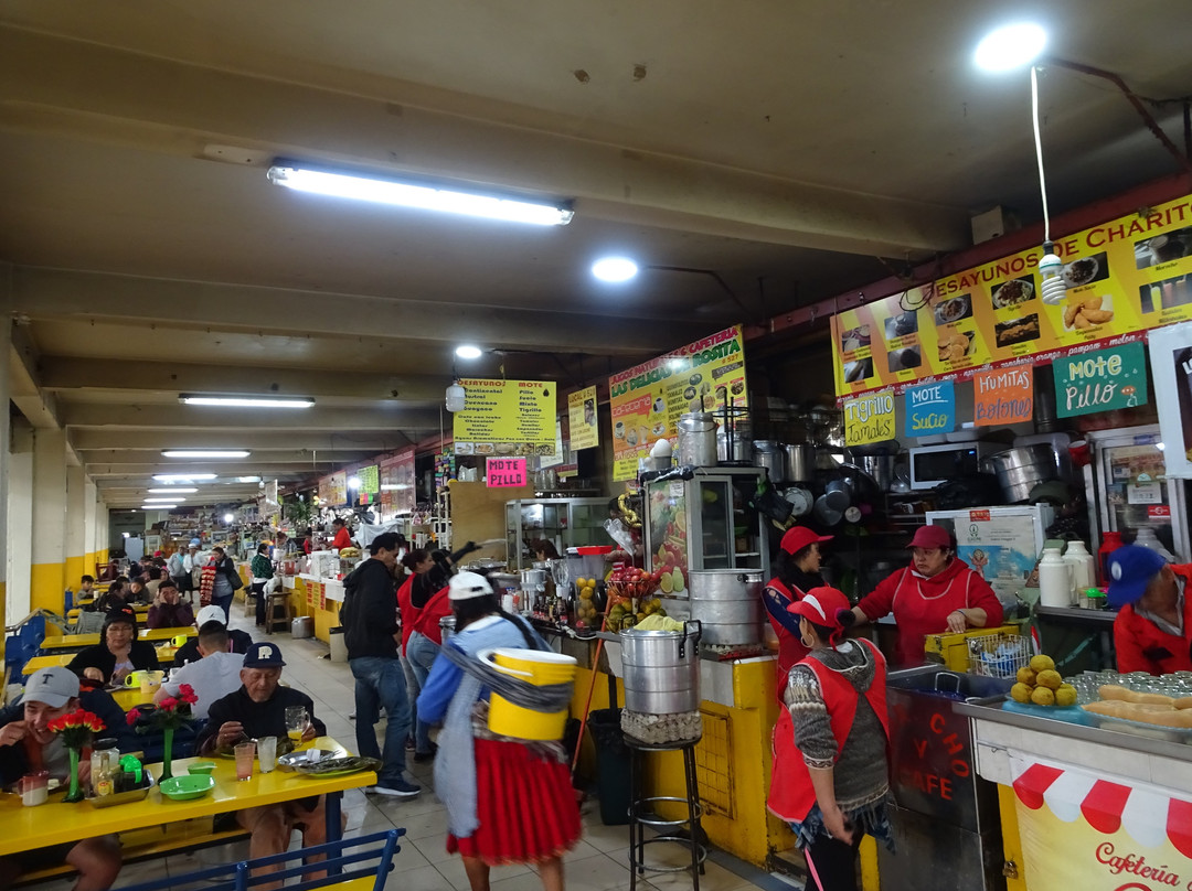 Mercado 10 de Agosto-昆卡必去景点