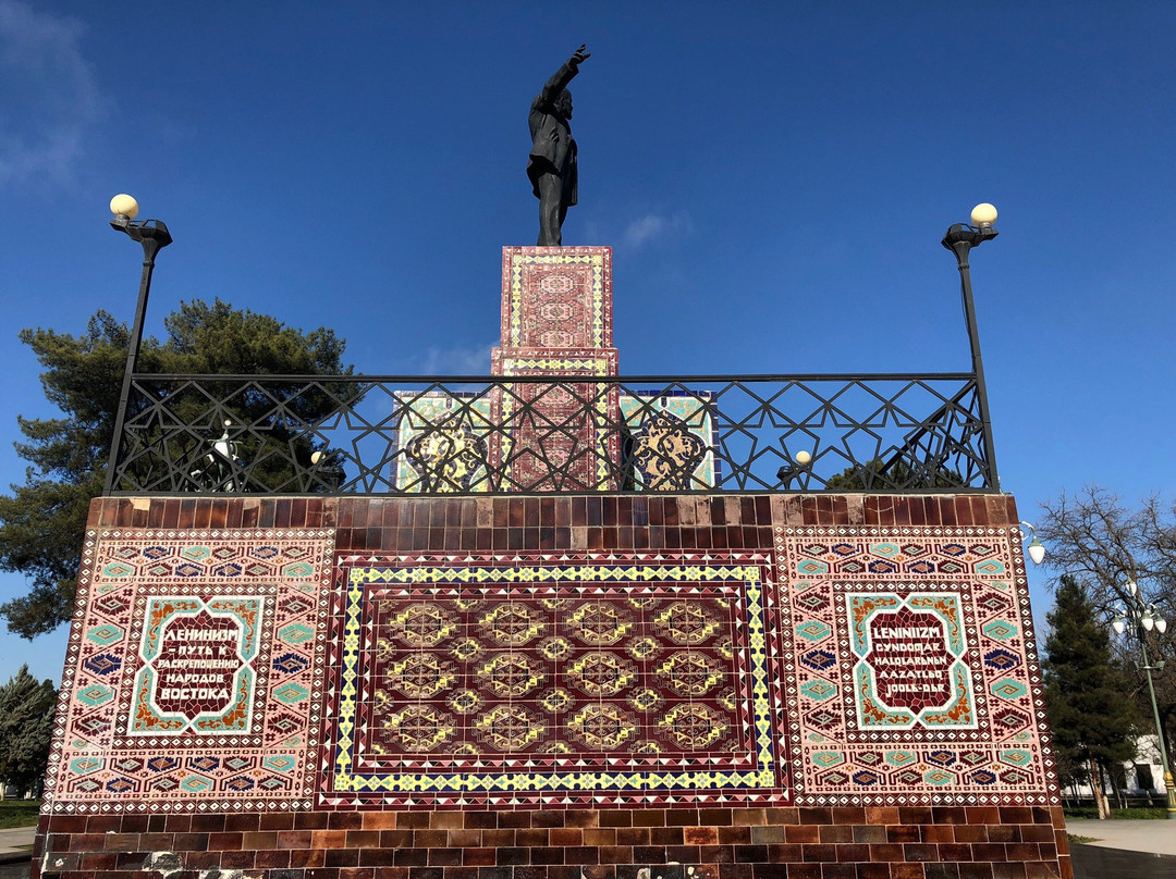 Statue of Lenin-阿什哈巴德必去景点