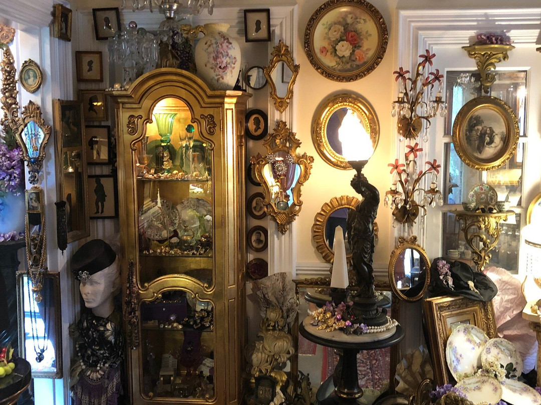 Wisteria Antiques景点图片