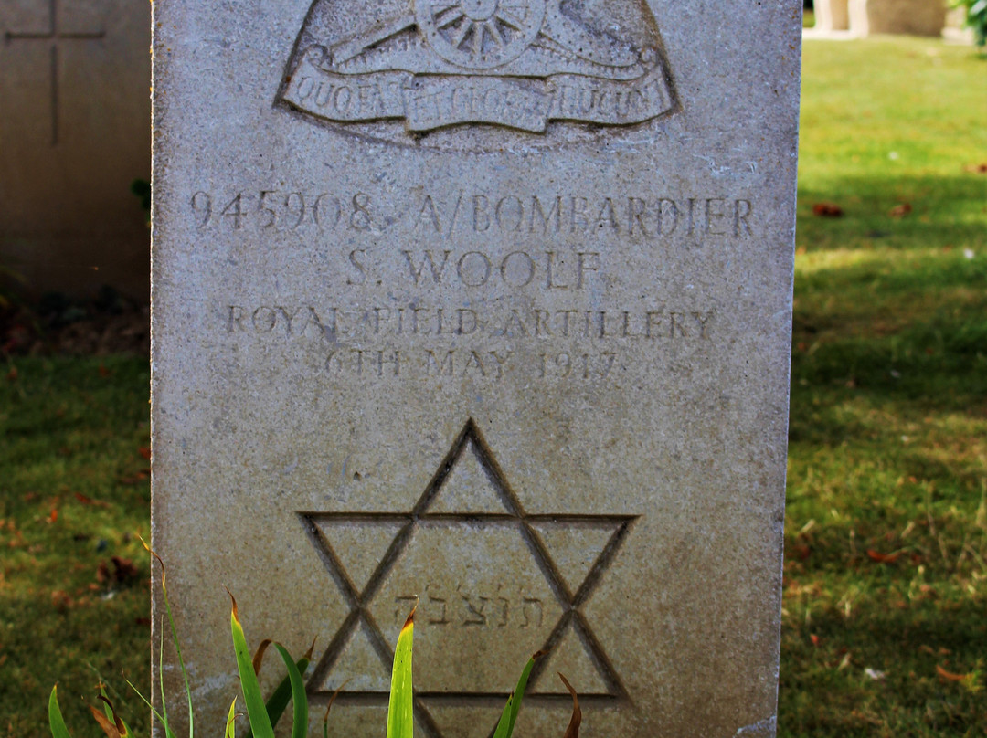 Beaulencourt British Cemetery景点图片