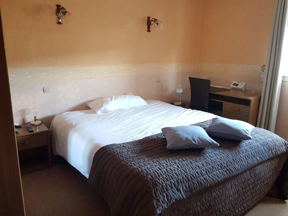 Logis Hôtel Au Petit Breuil主图