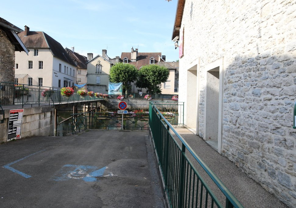Place Courbet-Ornans必去景点