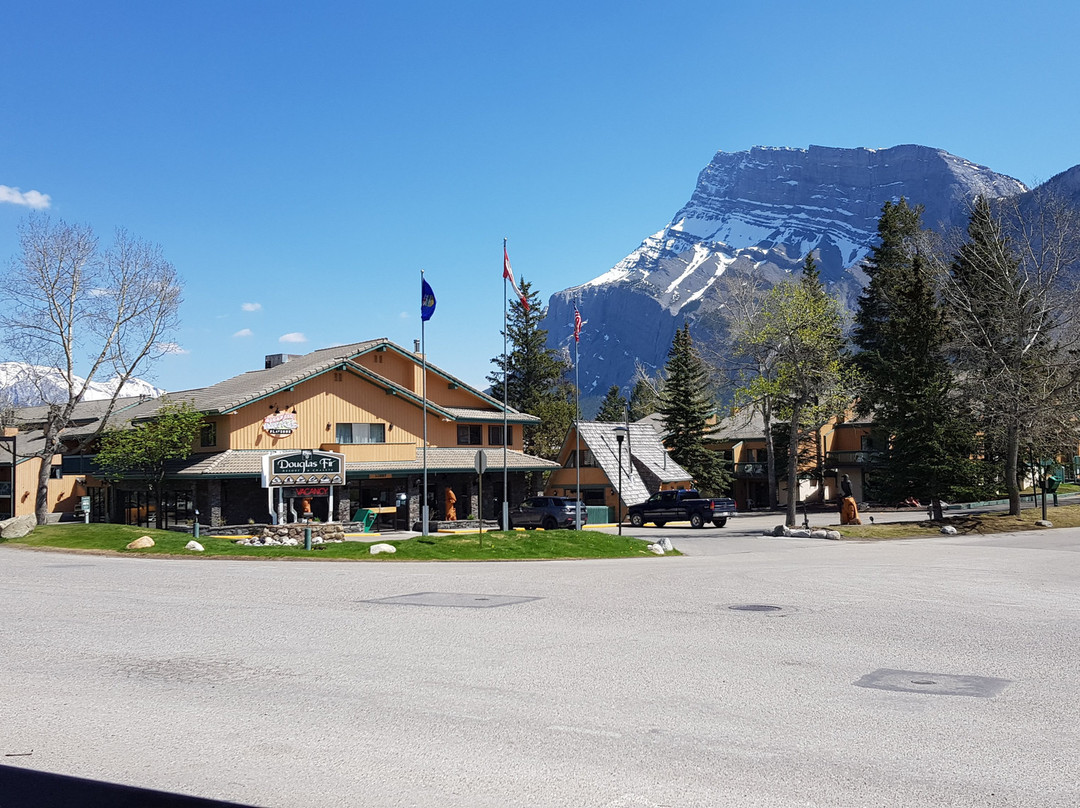 花旗松小屋度假酒店主图