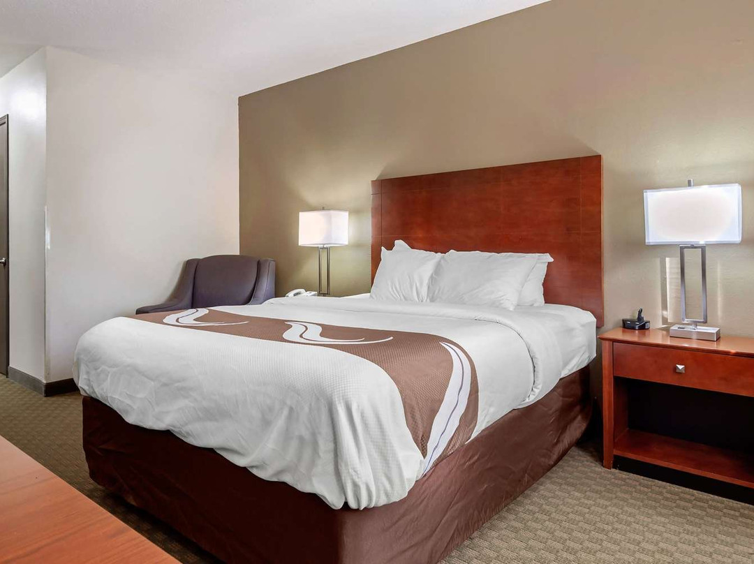 Quality Inn Hays I-70主图