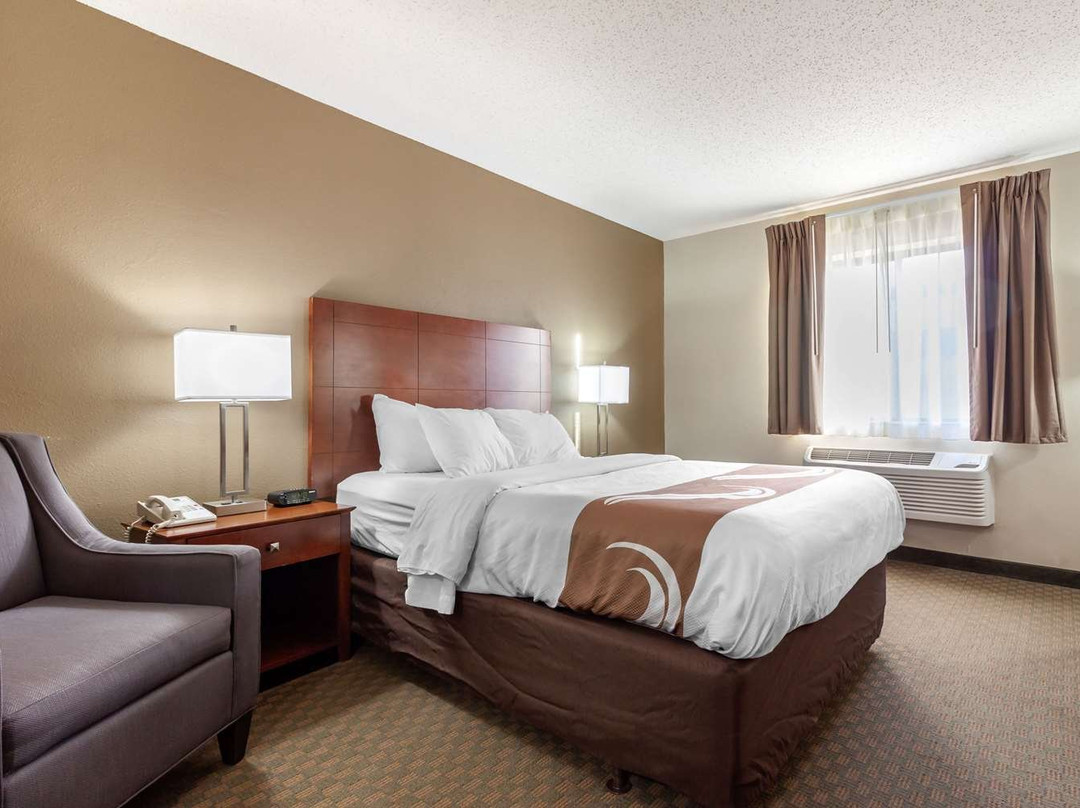 Quality Inn Hays I-70主图