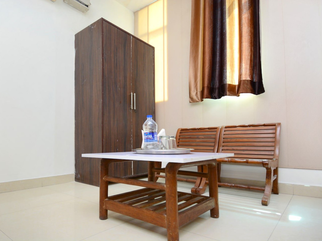OYO 30948 Hotel Highway Inn