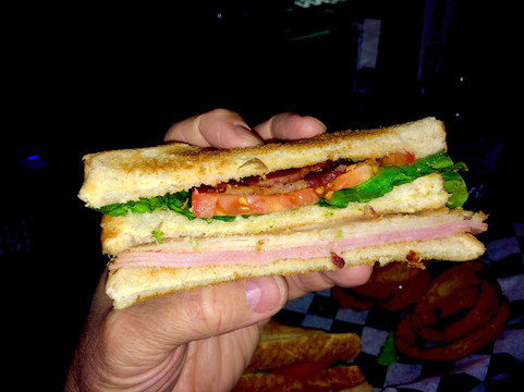 Corner Bar-伯米吉必去景点