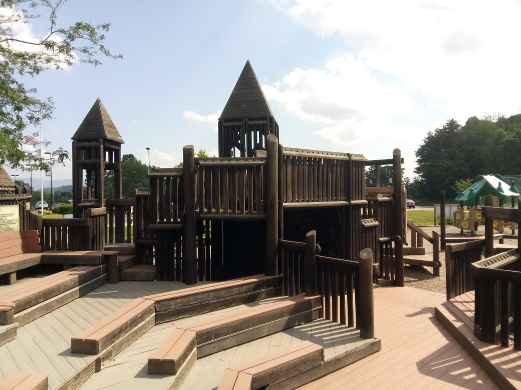 Harry L. Coomes Recreation Center-Abingdon必去景点