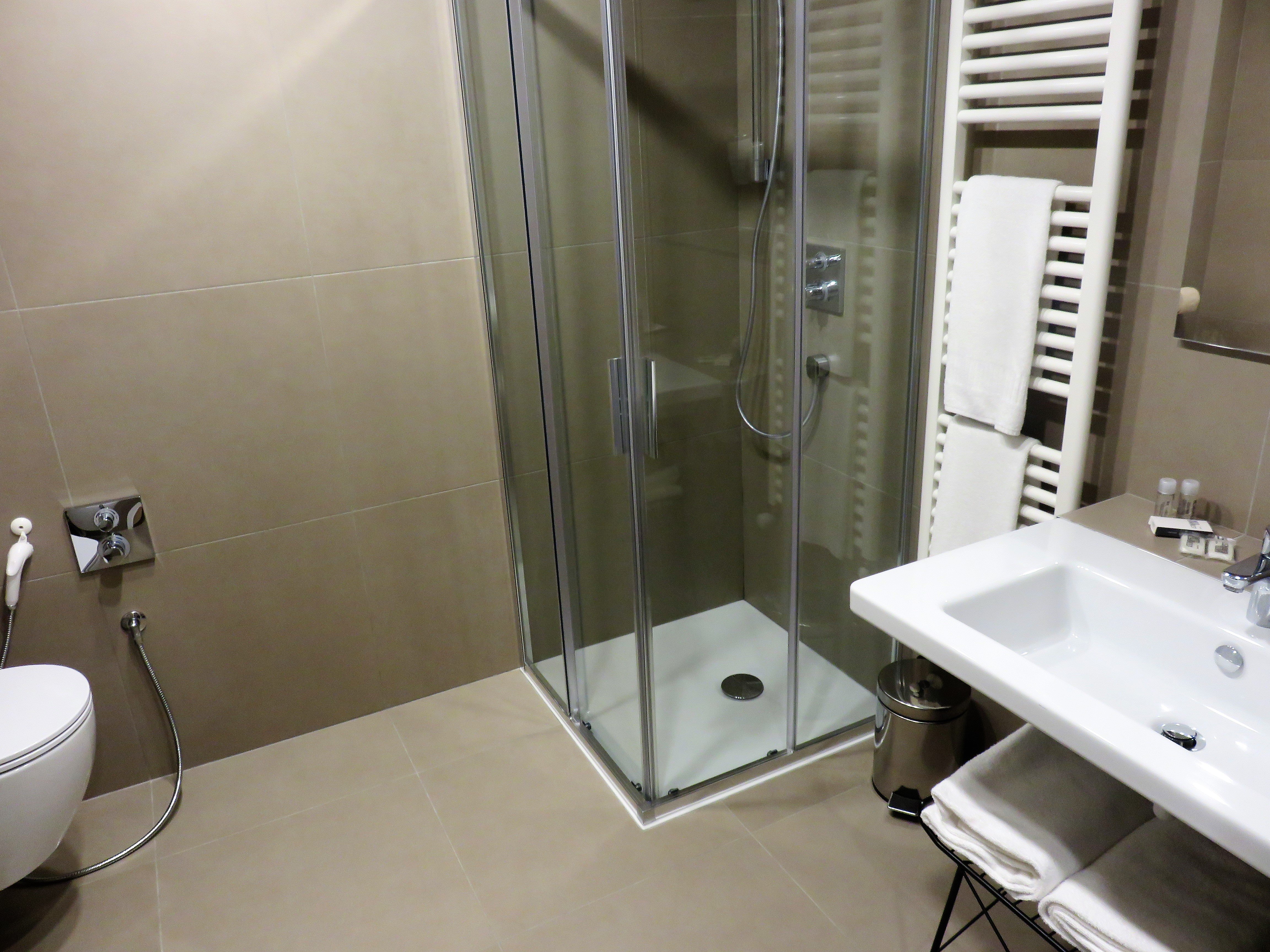 优罗烈斯特酒店-浴室