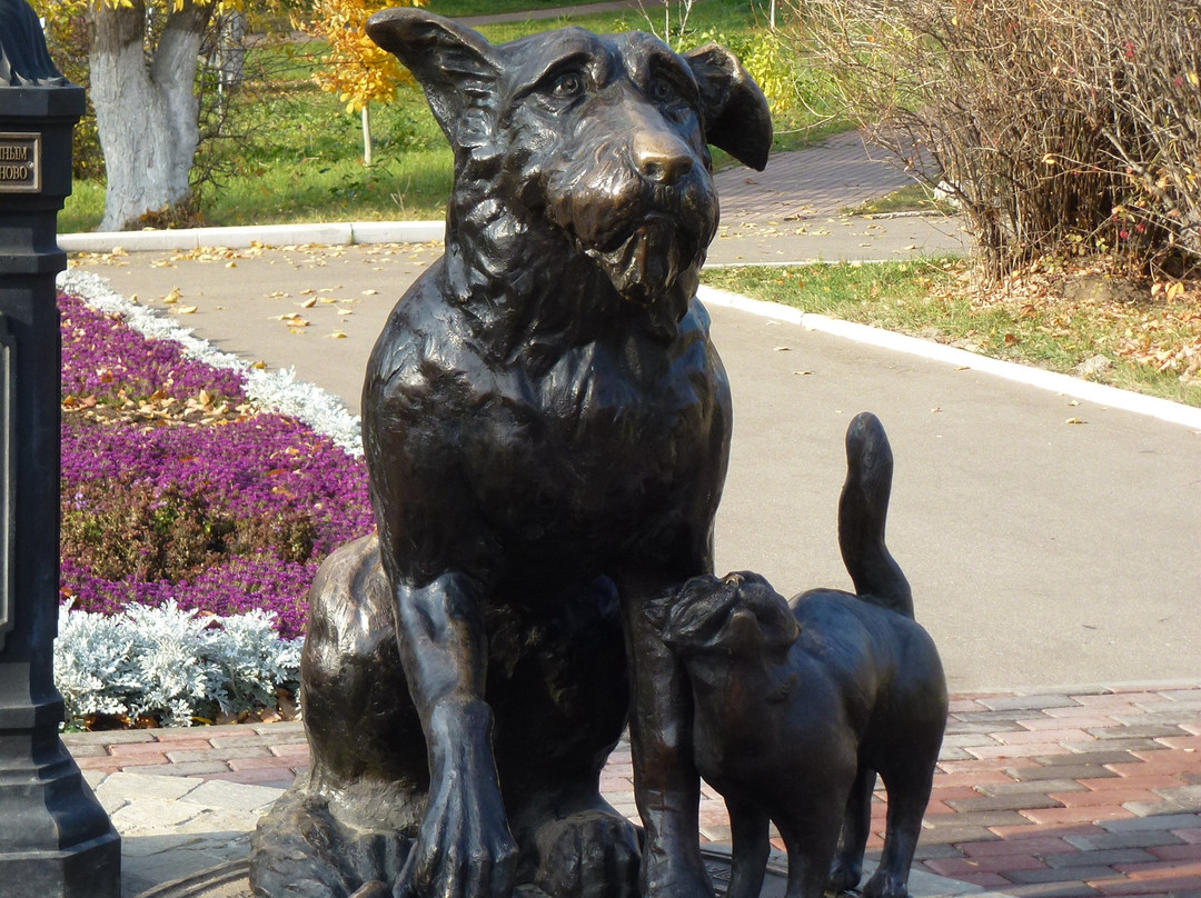 Monument to the Homeless Animals Vernost景点图片