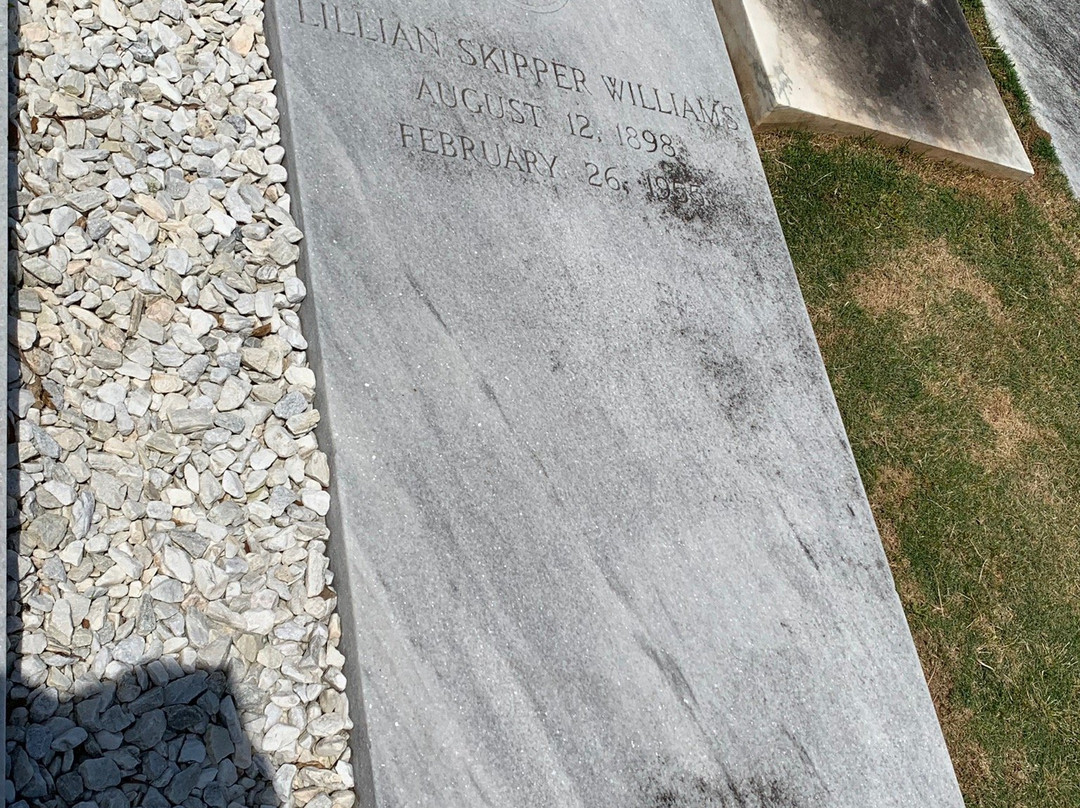 Hank Williams Memorial - Oakwood Annex Cemetery-蒙哥马利必去景点