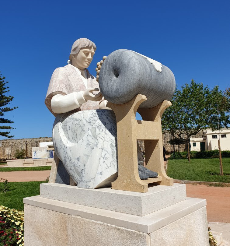 Monumento à Rendilheira-佩尼切必去景点