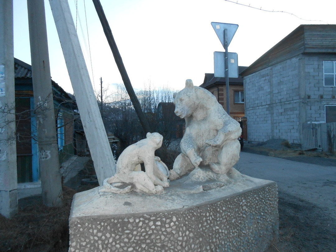 Monument to Bear and Monkey-斯柳江卡必去景点