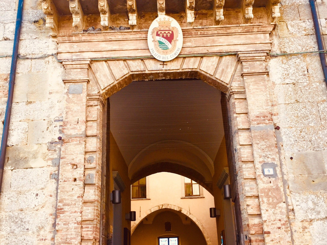 Palazzo dei Duchi D’Acquaviva景点图片