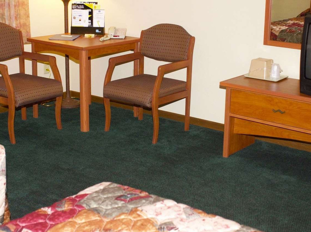 Super 8 by Wyndham Berlin WI主图