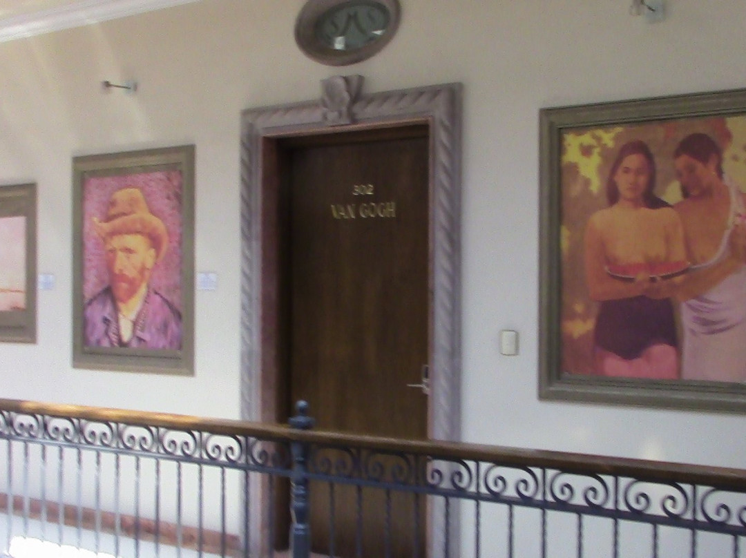 The Lorian Club主图