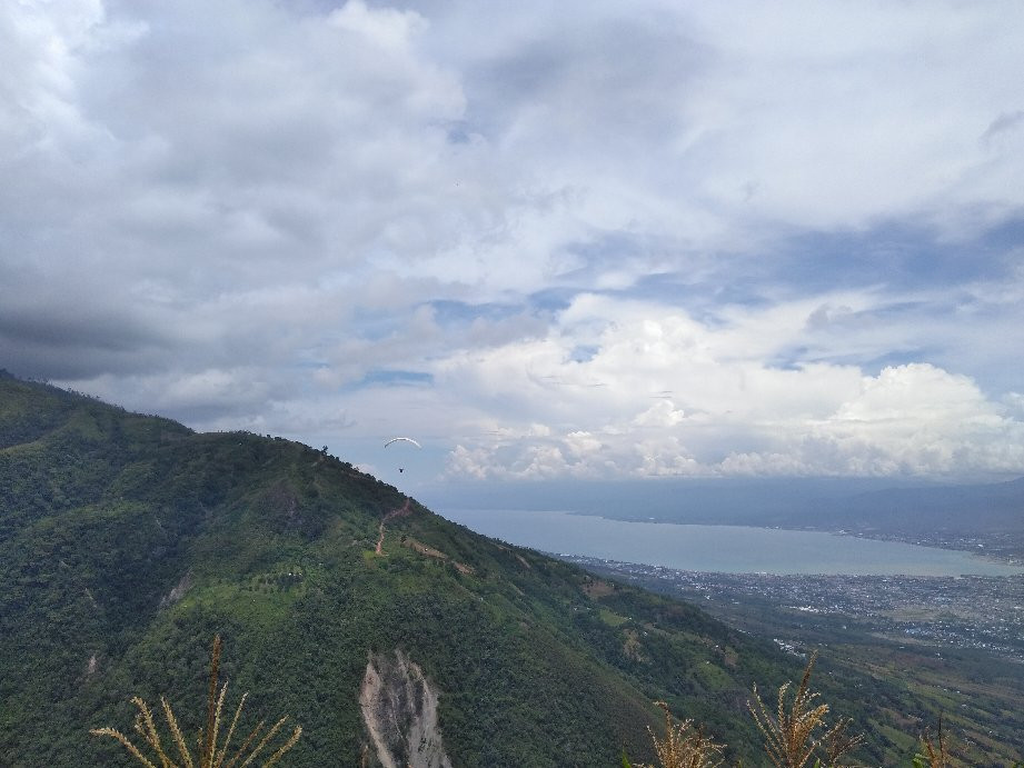 Paragliding in Matantimali景点图片