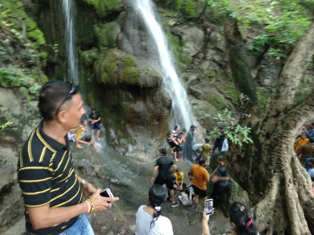 Gaumukh Waterfalls景点图片