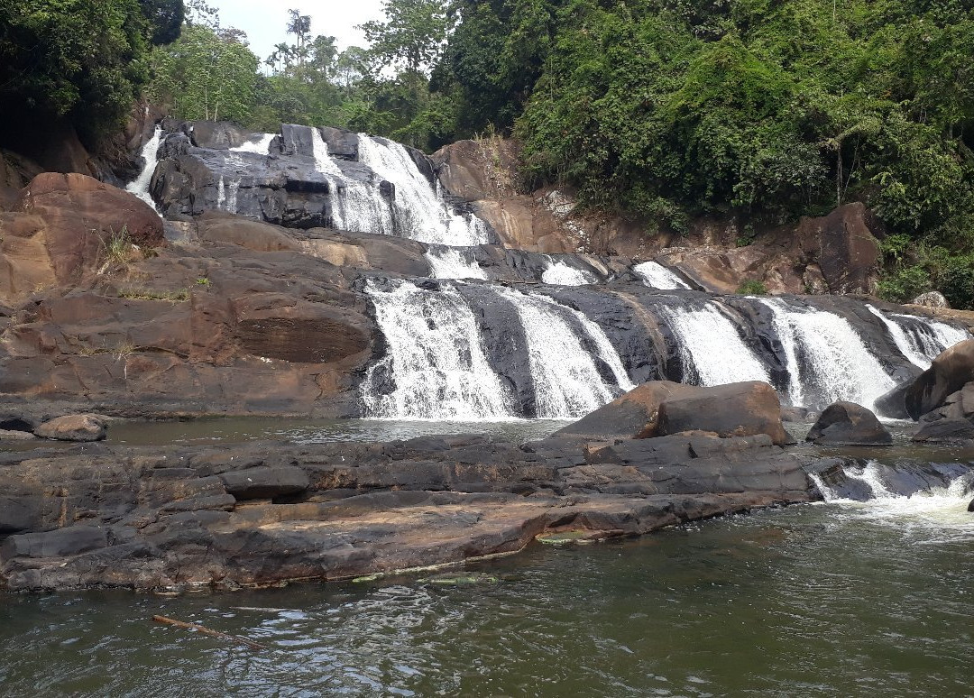 Sathmala Ella Waterfalls景点图片
