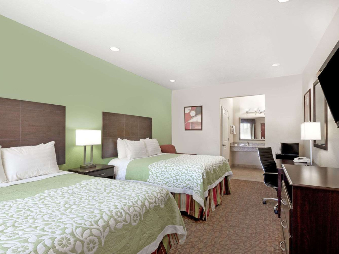 Days Inn by Wyndham Kenedy主图