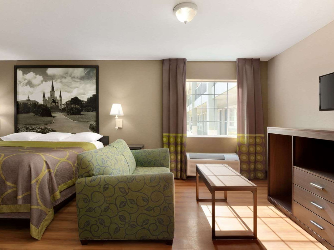 Super 8 by Wyndham Lake Charles Northeast主图