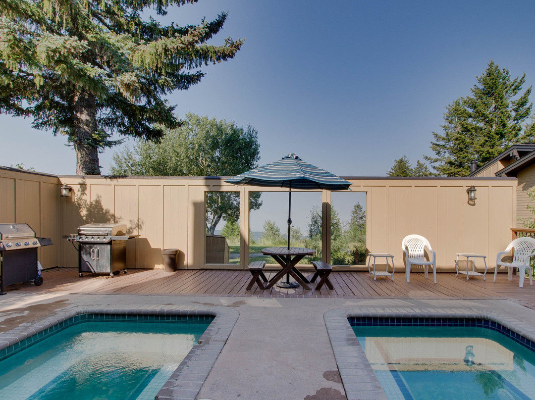 Pioneer Inn Condominiums主图