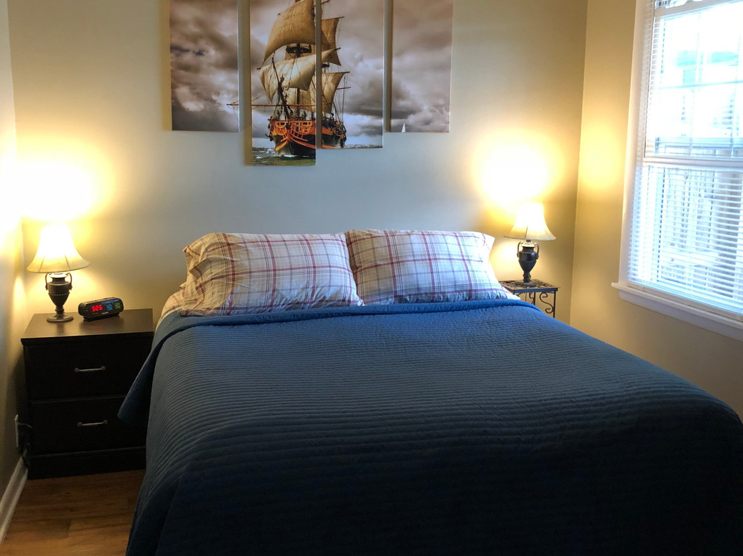 Admiral Peabody's Lakeside Lodging
