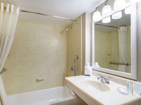 Clarion Hotel Beachwood-Cleveland主图