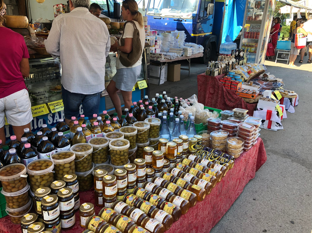 Mercato settimanale di Pula-卡利亚里省必去景点