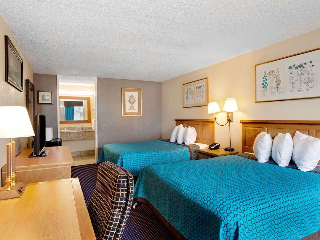 拉斐特/机场戴斯酒店主图