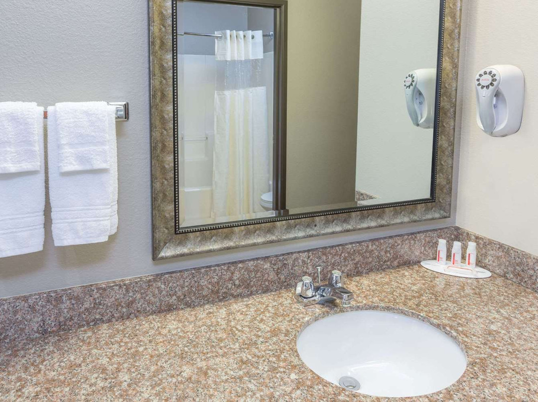 Days Inn by Wyndham Galliano la主图