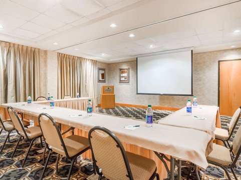 Wingate by Wyndham LaGrange主图