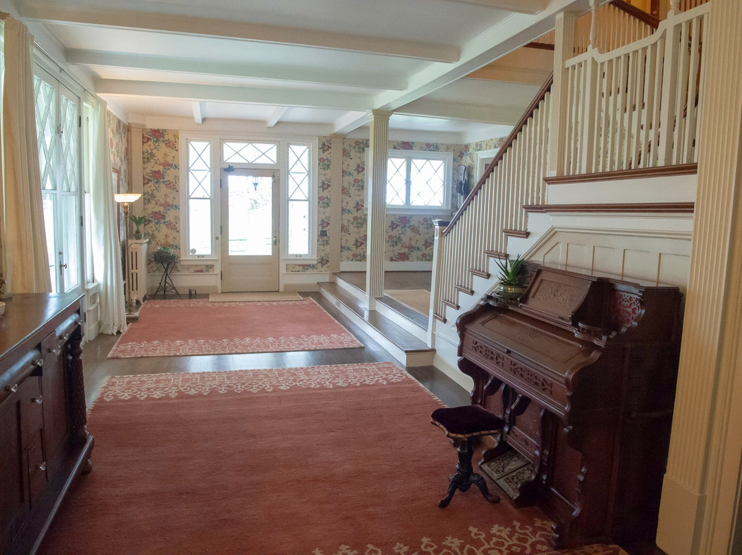 The Charlton Farm主图