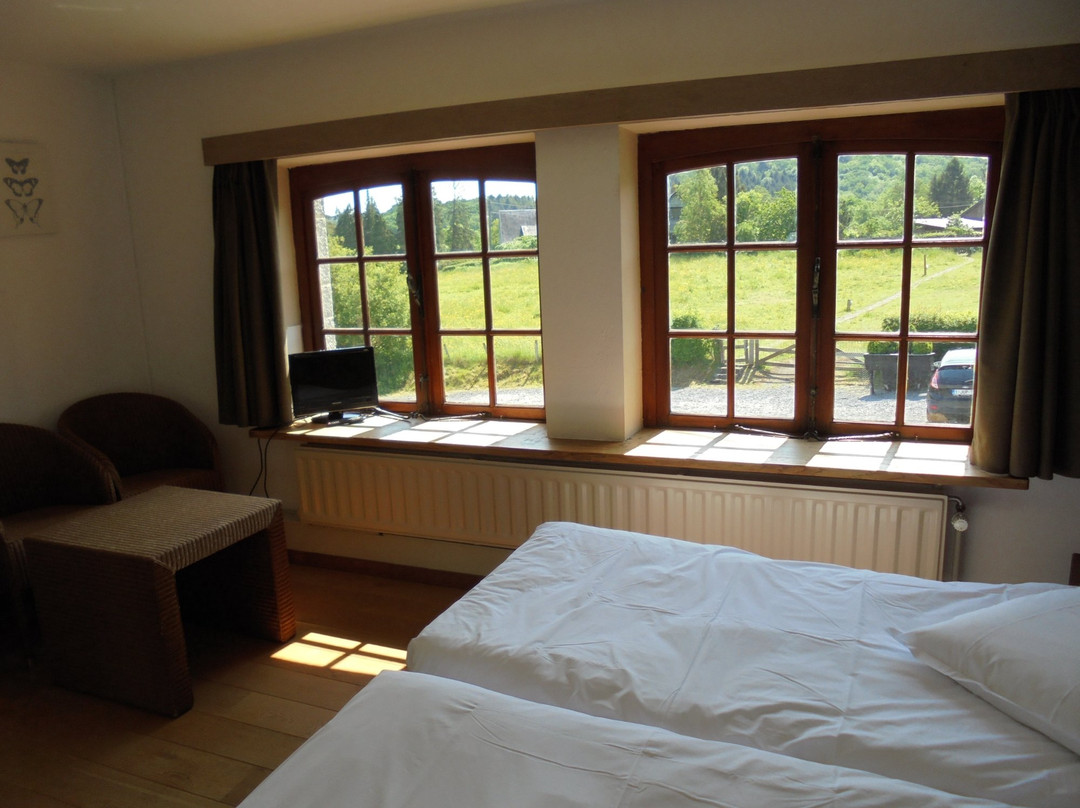 Auberge des Perees主图