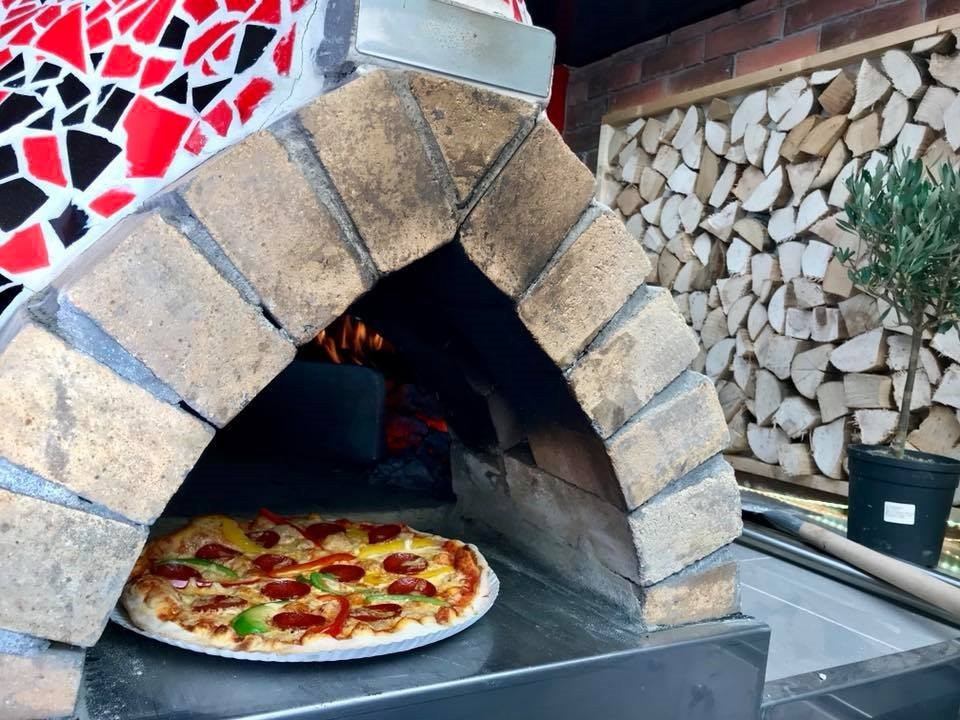 Oentsjerk餐馆和美食-Pizza Di Truck