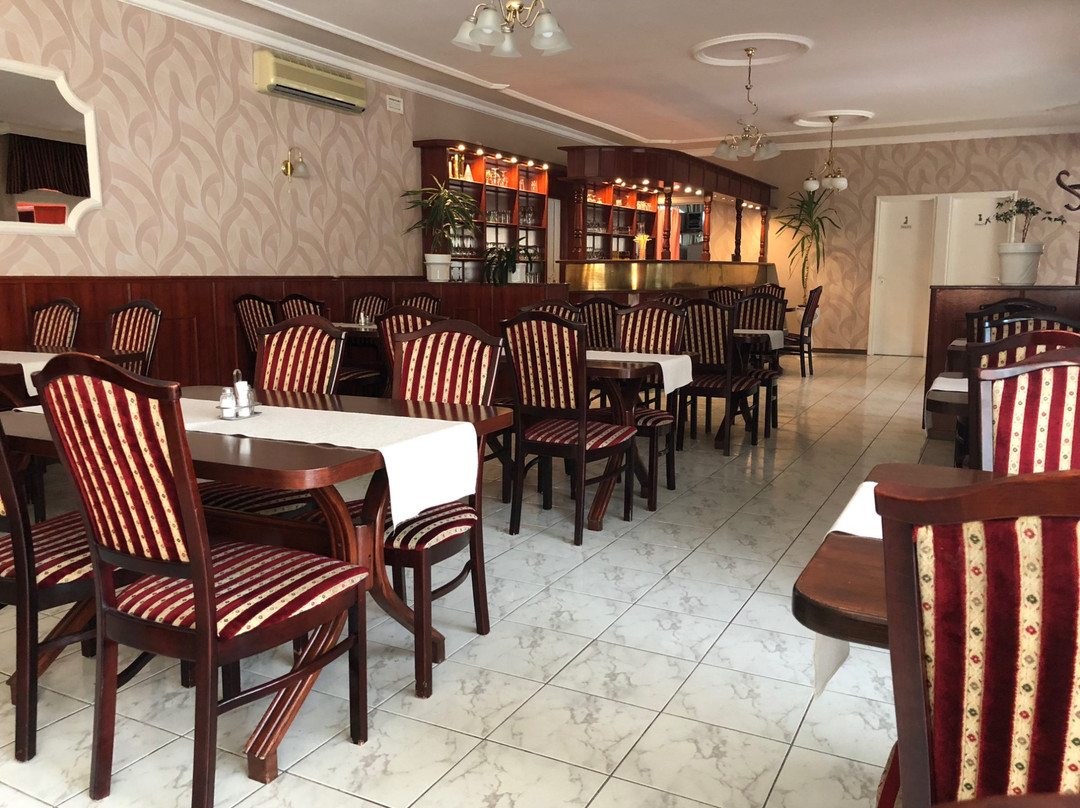 家庭俱乐部酒店主图