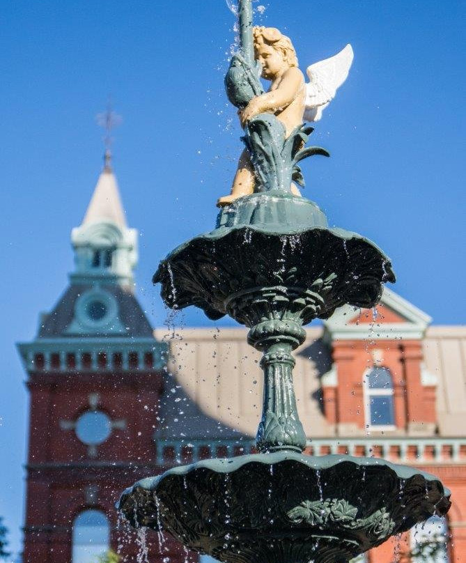 The Fredericton City Hall-弗雷德里克顿必去景点