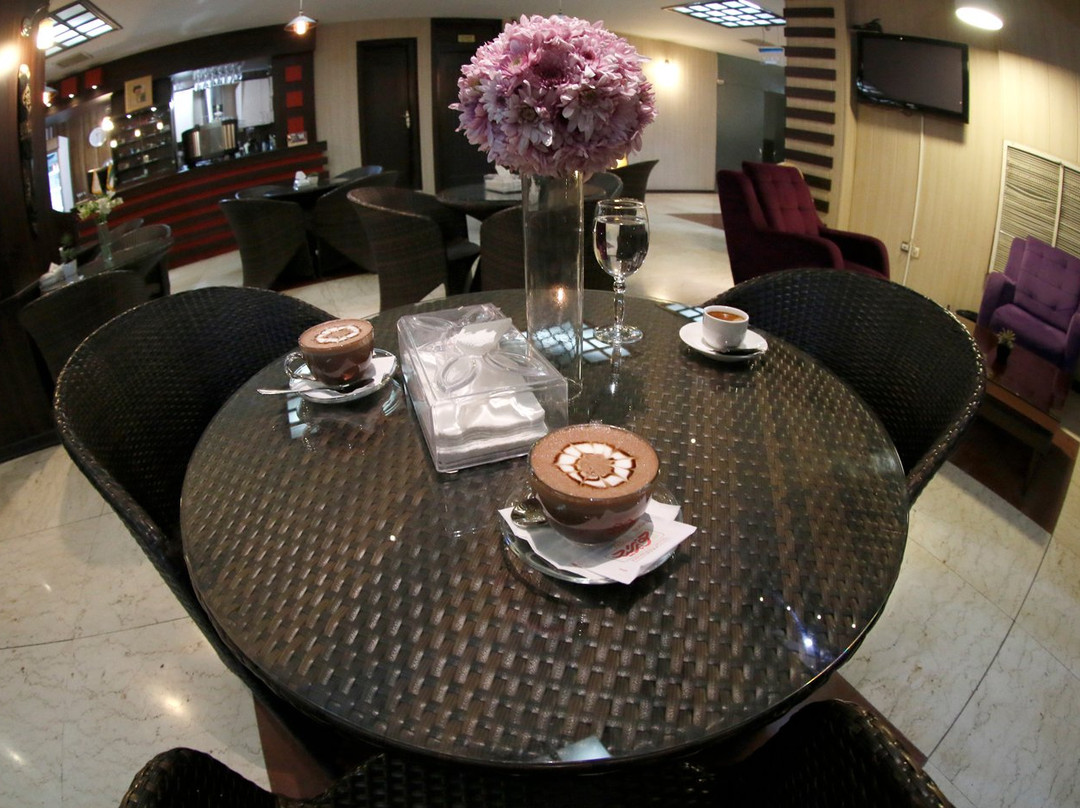 Hotel Khorshid主图