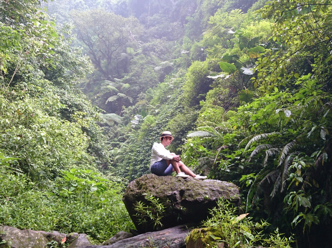 Glotak Waterfall景点图片