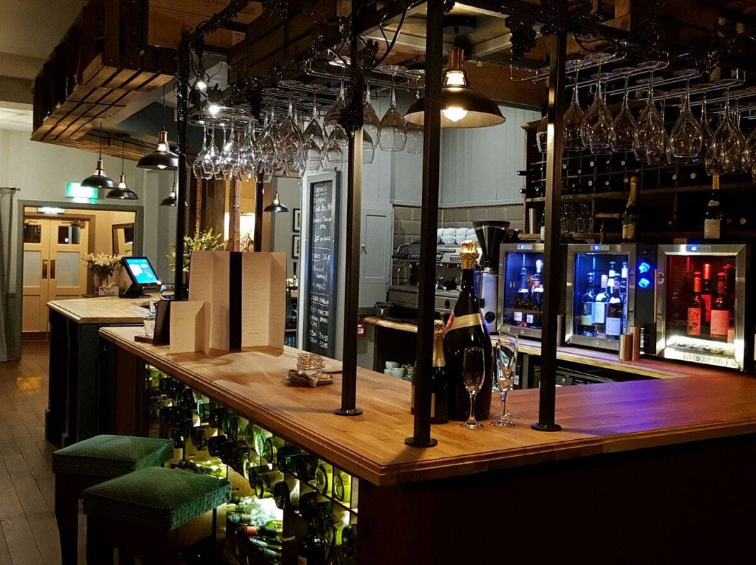 The Greyhound Hotel主图