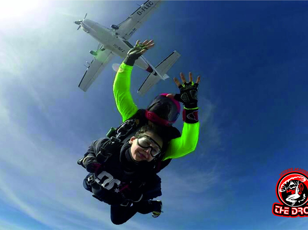 Skydive Academy - The Drop景点图片