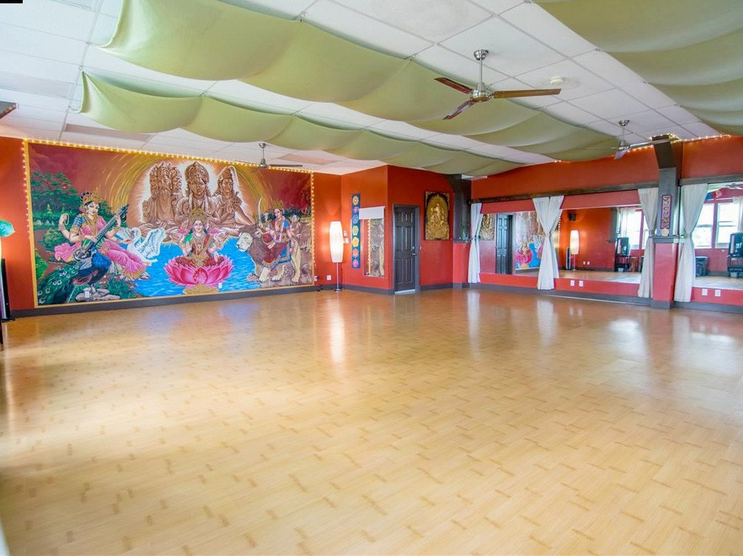 Wisdom Flow Yoga-马卡瓦必去景点