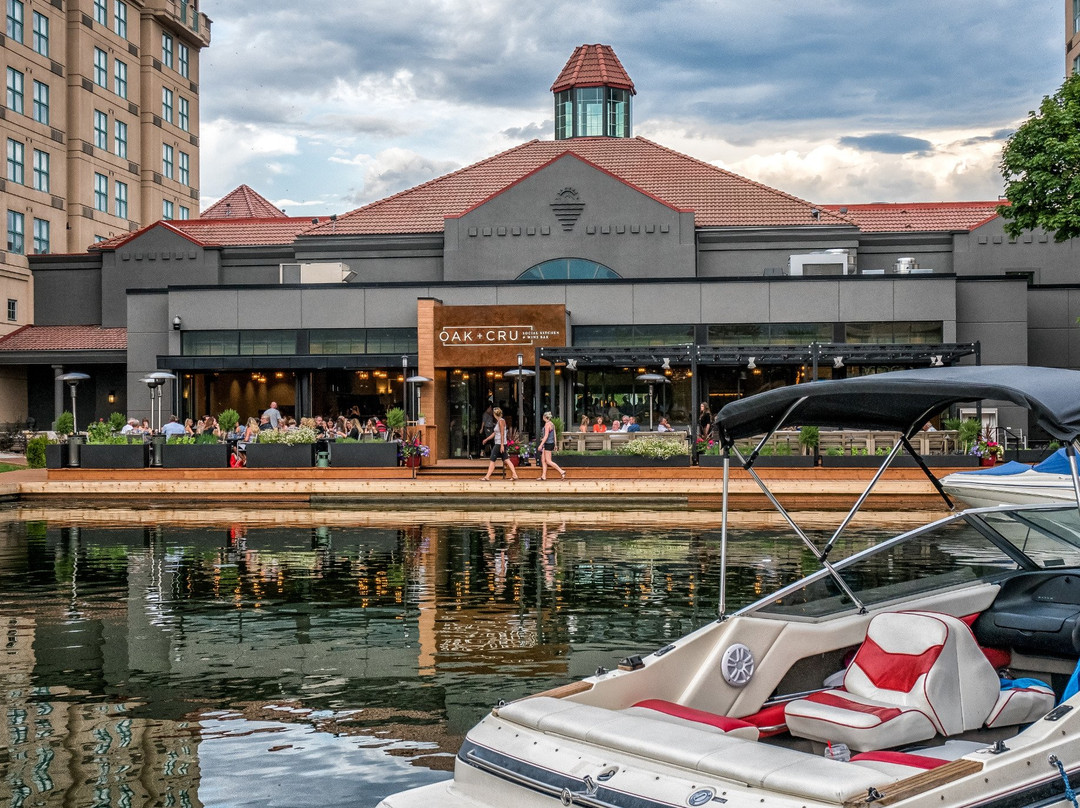 OAK + CRU Social Kitchen & Wine Bar