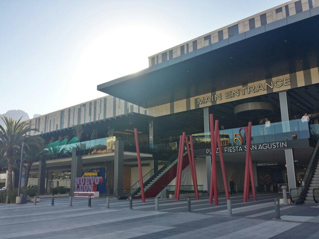 Plaza Fiesta San Agustin-圣佩德罗加尔萨加西亚镇必去景点