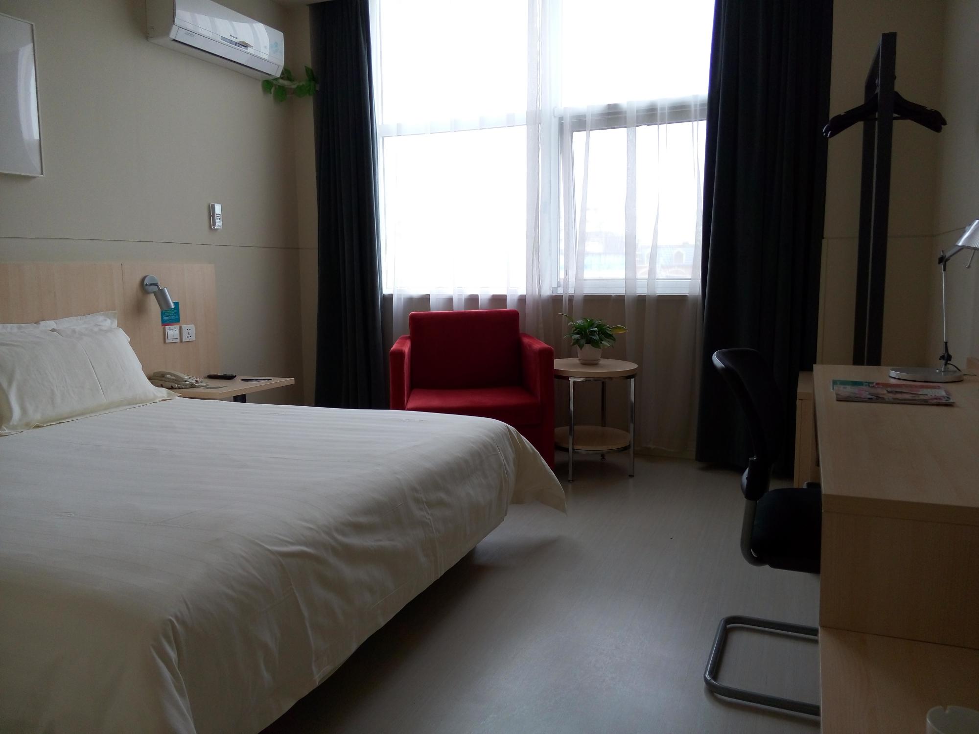 鹤壁锦江之星兴鹤大街裕隆购物广场店-客卧