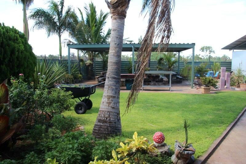 Devils Marbles Hotel